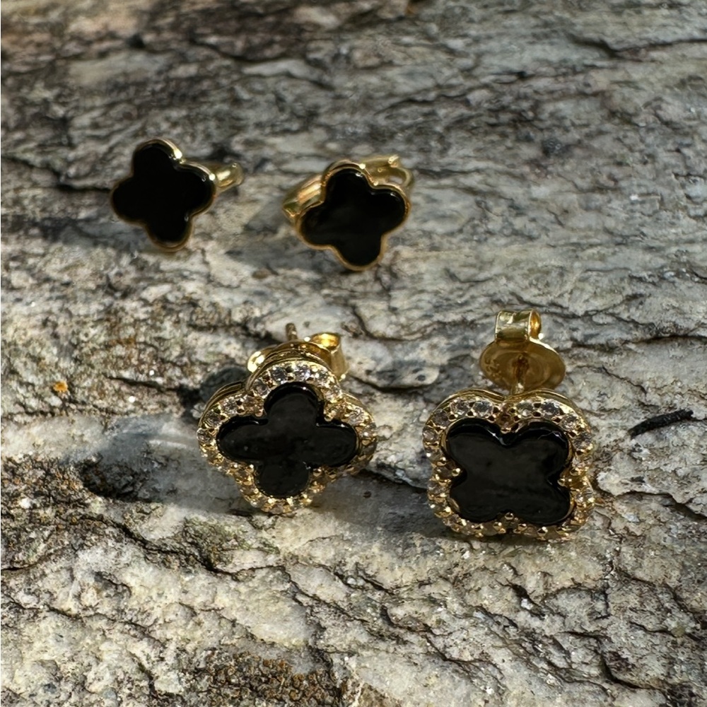 Elegant Gold and Black Clover Earrings Pair